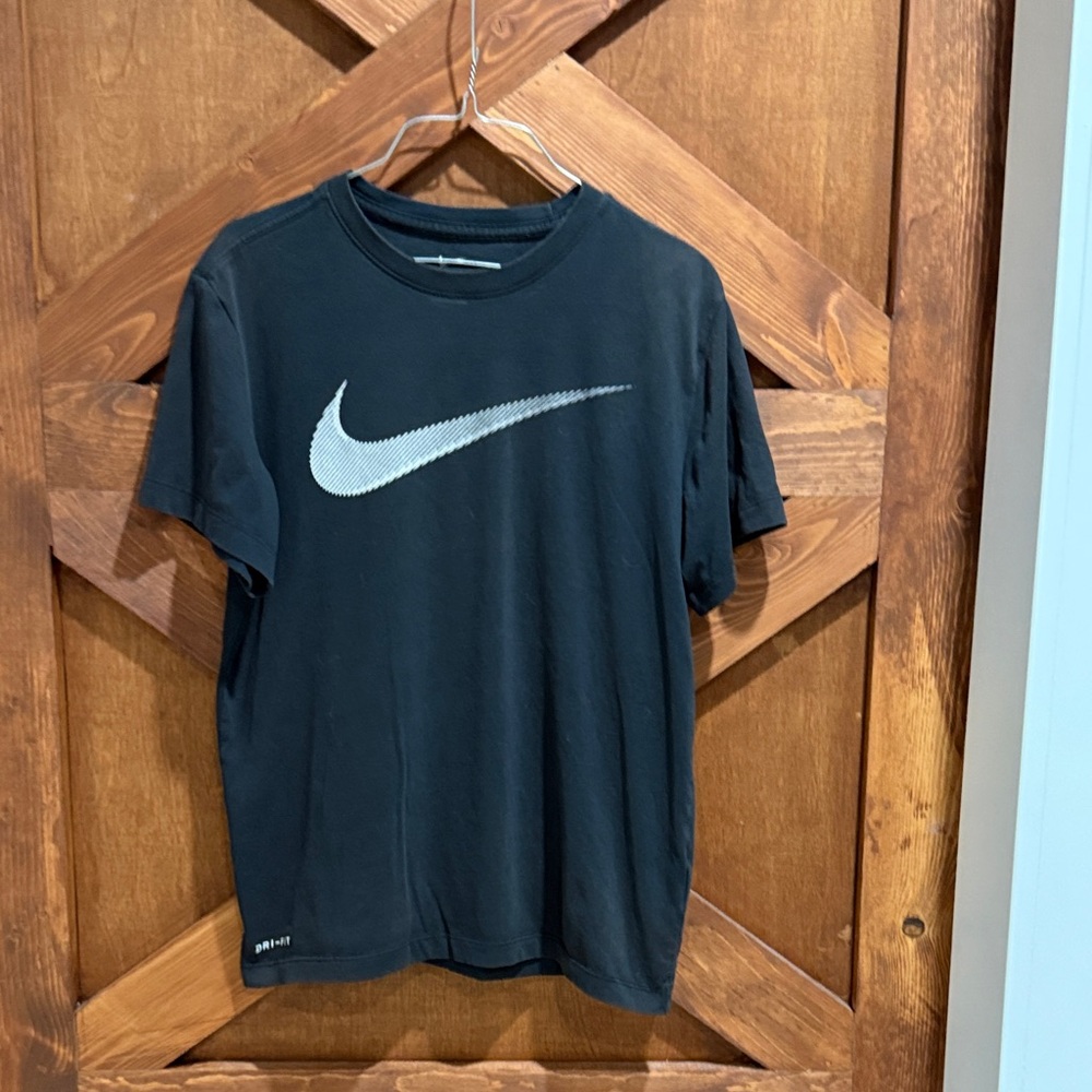 Youth Nike Black Tee size small smoke free home